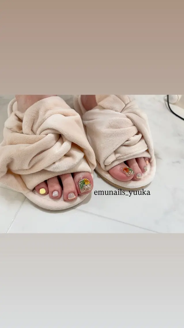ネイル フラワーネイル フットネイル フレンチネイル ジェルネイル マグネットネイル フットネイル EMU nails YUUKAのネイルデザイン