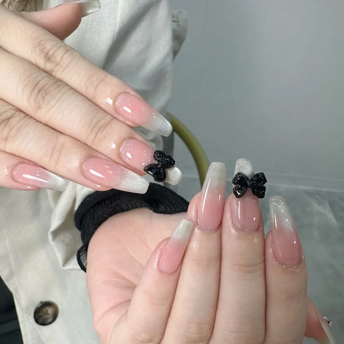 ネイル チークネイル フレンチネイル ジェルネイル ガーリー キラキラネイル ハンドネイル UM Nail Salonのネイルデザイン
