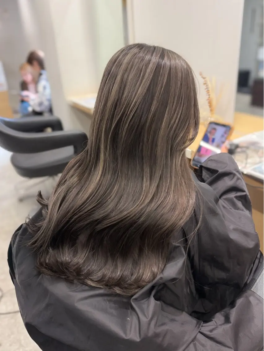 ロング カラー 透明感カラー ハイライトカラー ハイライト カット ヘアカラー 巻ける髪質改善🫧ハ イライト/永田汰伊智のヘアスタイル