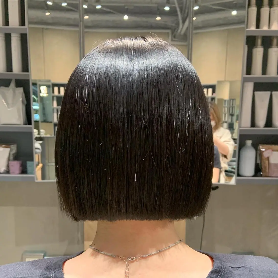 ショート カラー カット bh.maara デザイン／ハイトーンのヘアスタイル