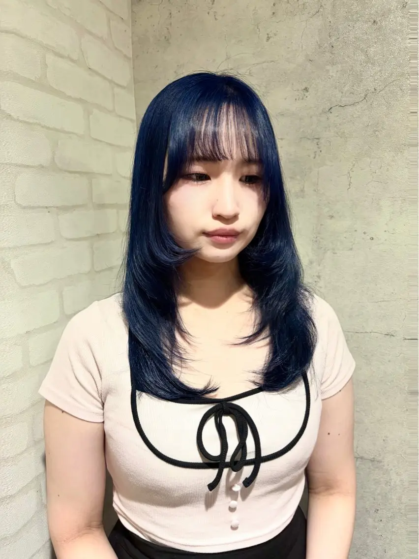 ミディアム カラー ミディアムレイヤー ネイビーカラー パープルカラー レイヤーカット 小顔カット カット ヘアカラー トリートメント パーソナルカラー 診断🍀マリンのヘアスタイル
