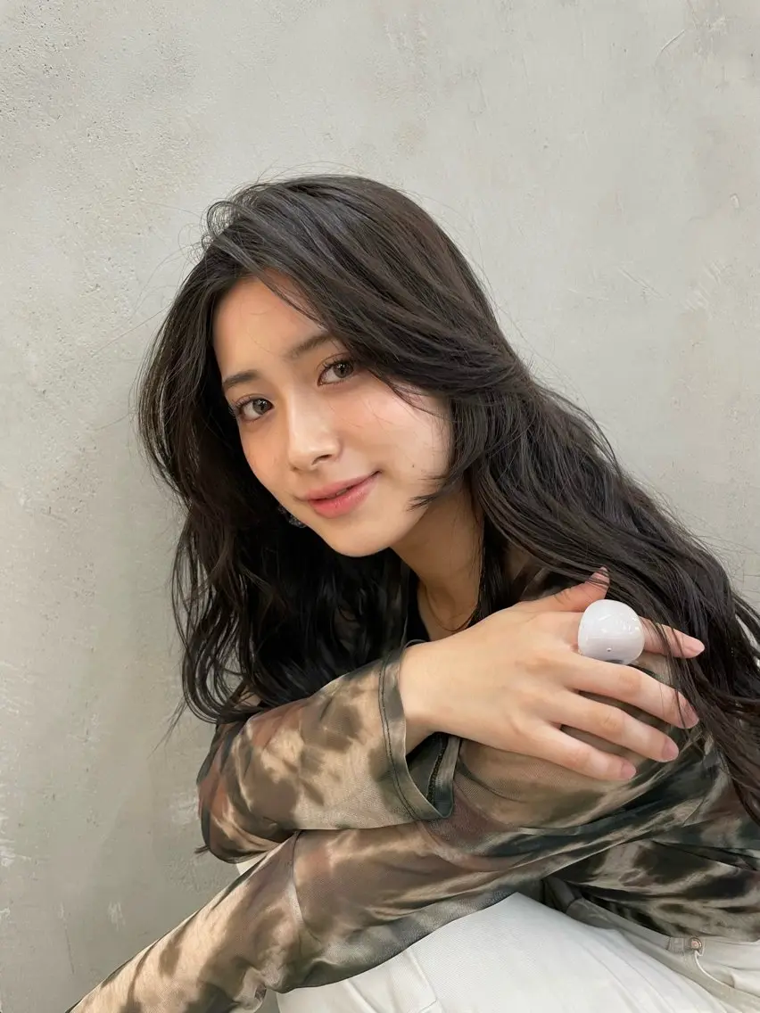 ロング カラー 藤原 凜香のヘアスタイル