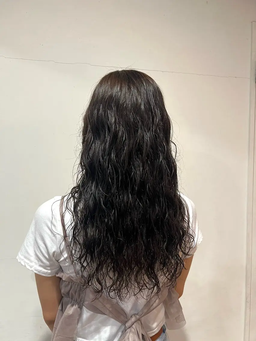 ロング カラー パーマ ⭐️Manaka⭐️ 艶髪🩵ナチュラルのヘアスタイル