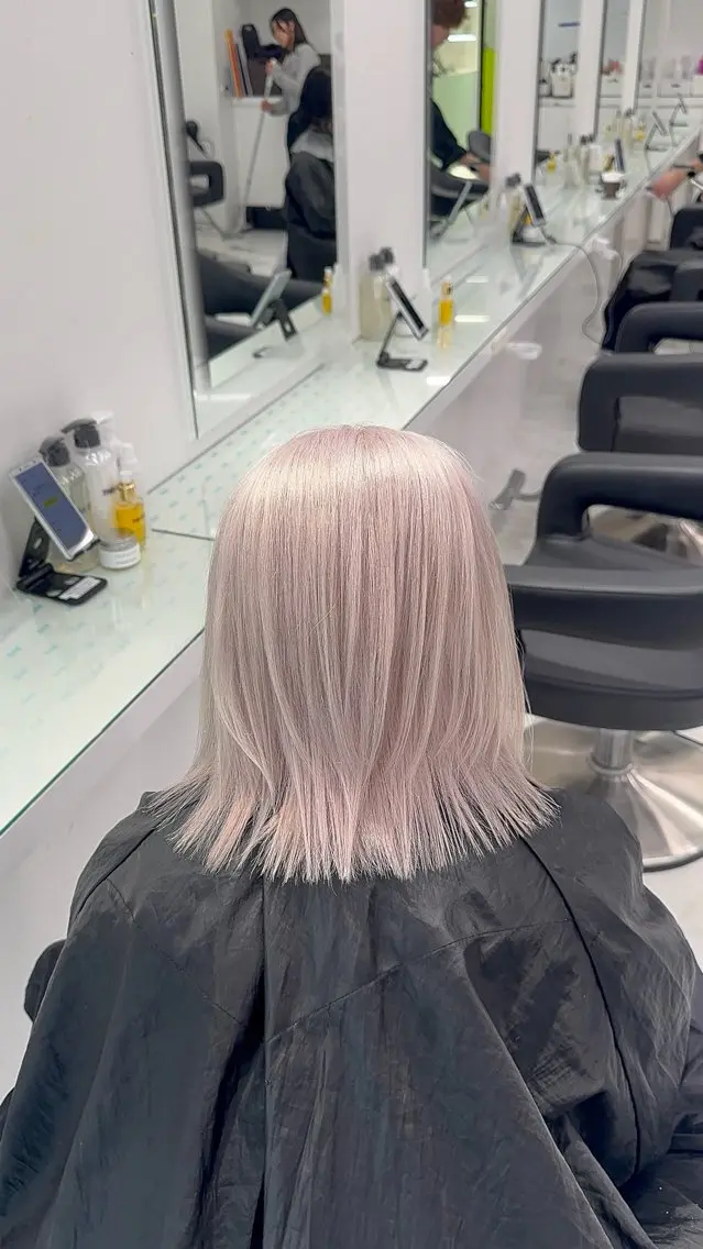 ミディアム カラー ヘアアレンジ カット ヘアカラー トリートメント ヘッドスパ ヘアセット ウルフカット×ハイ トーン職人🤍ゆうひのヘアスタイル
