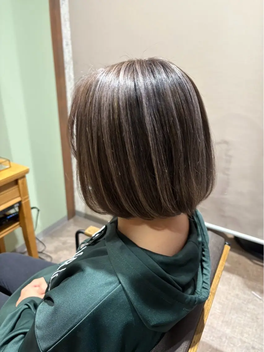 ミディアム カラー 濱本 樹蘭のヘアスタイル