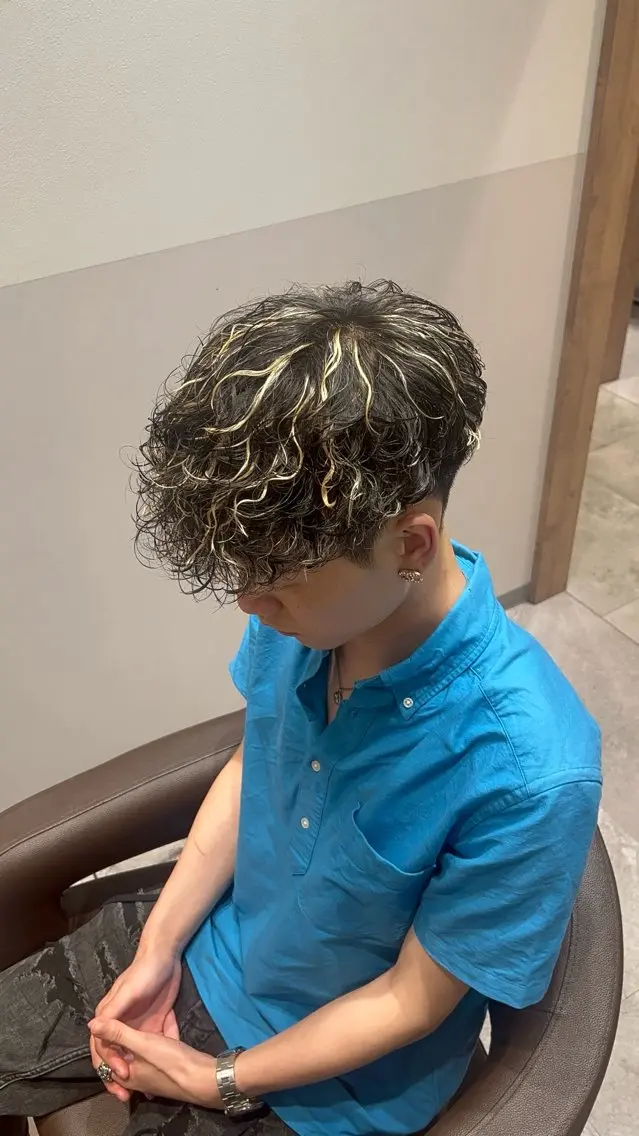 ミディアム 外国人風カラー ハイライト カット ヘアカラー パーマ 角田 瀬名のヘアスタイル