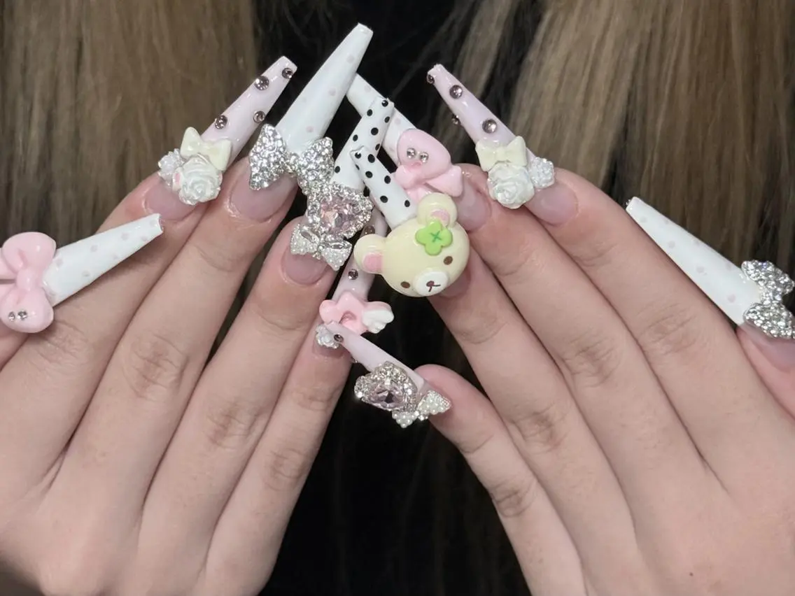 ネイル オーロラネイル 長さ出し フットネイル フレンチネイル ジェルネイル ハンドネイル アンアンBelle Nail 池袋のネイルデザイン