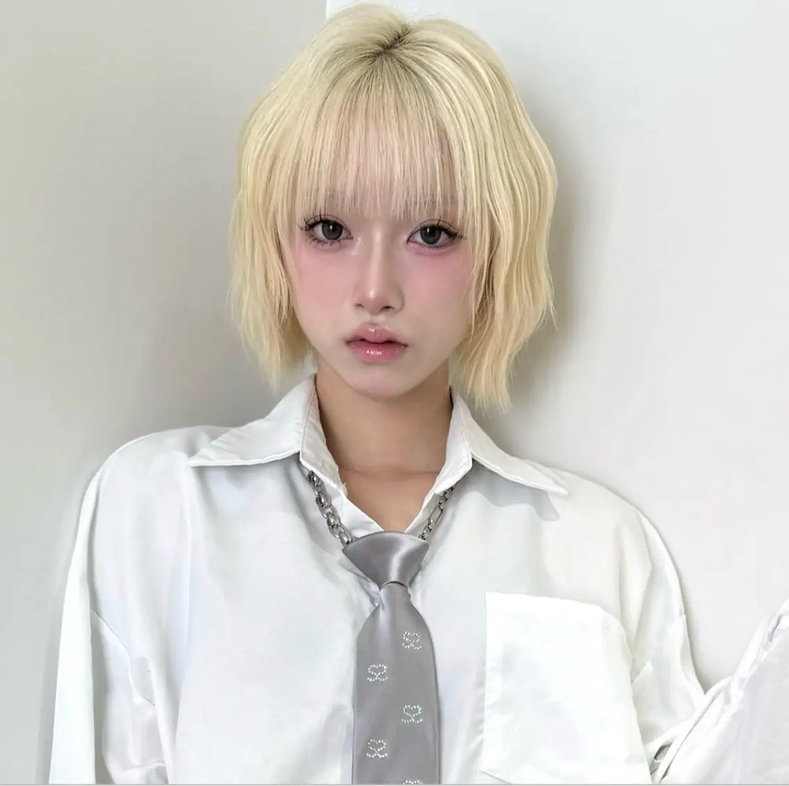 ショート ボブ 顔周りカット 小顔カット ハイトーン/髪質改善 /ブリーチ縮毛のヘアスタイル