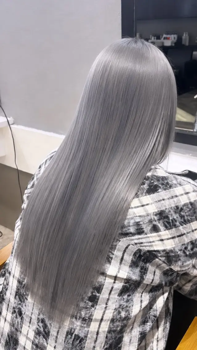 カラー ハイトーン GiseL あいりのヘアスタイル