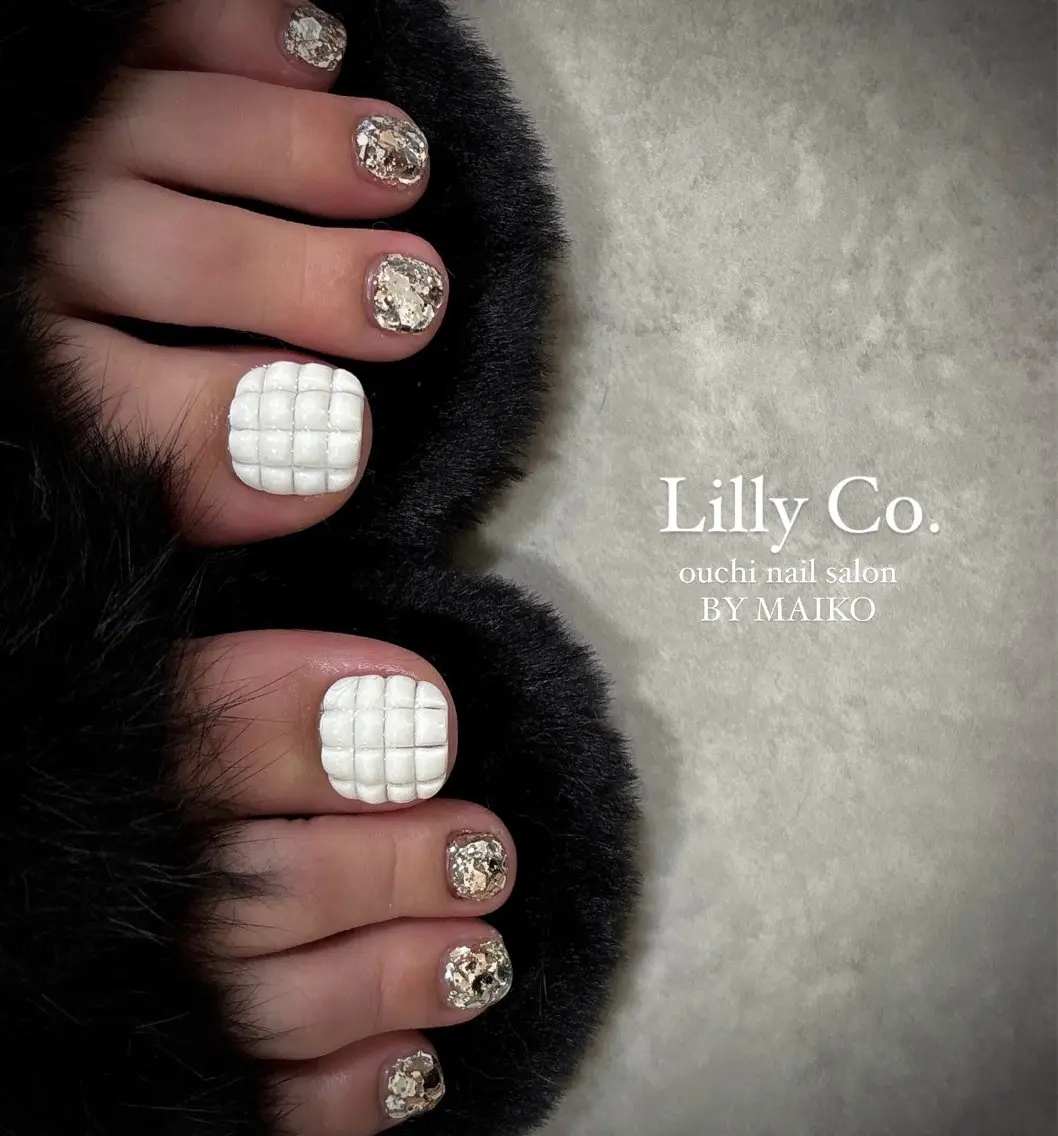 ネイル ホワイト Lilly Co.のネイルデザイン