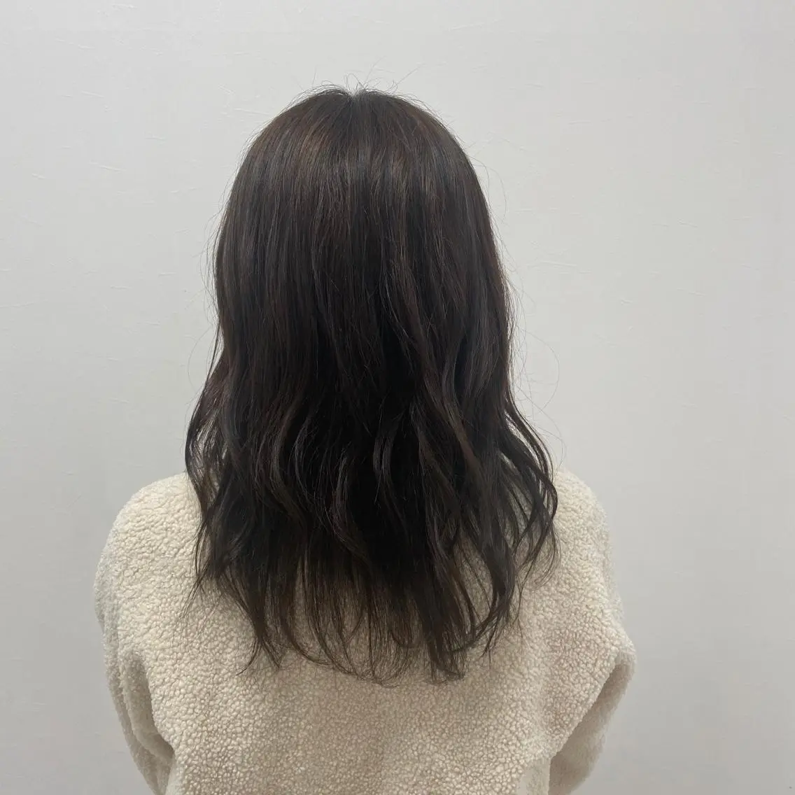 セミロング カラー ベージュカラー オリーブベージュ KAITOH ATSUSHIのヘアスタイル
