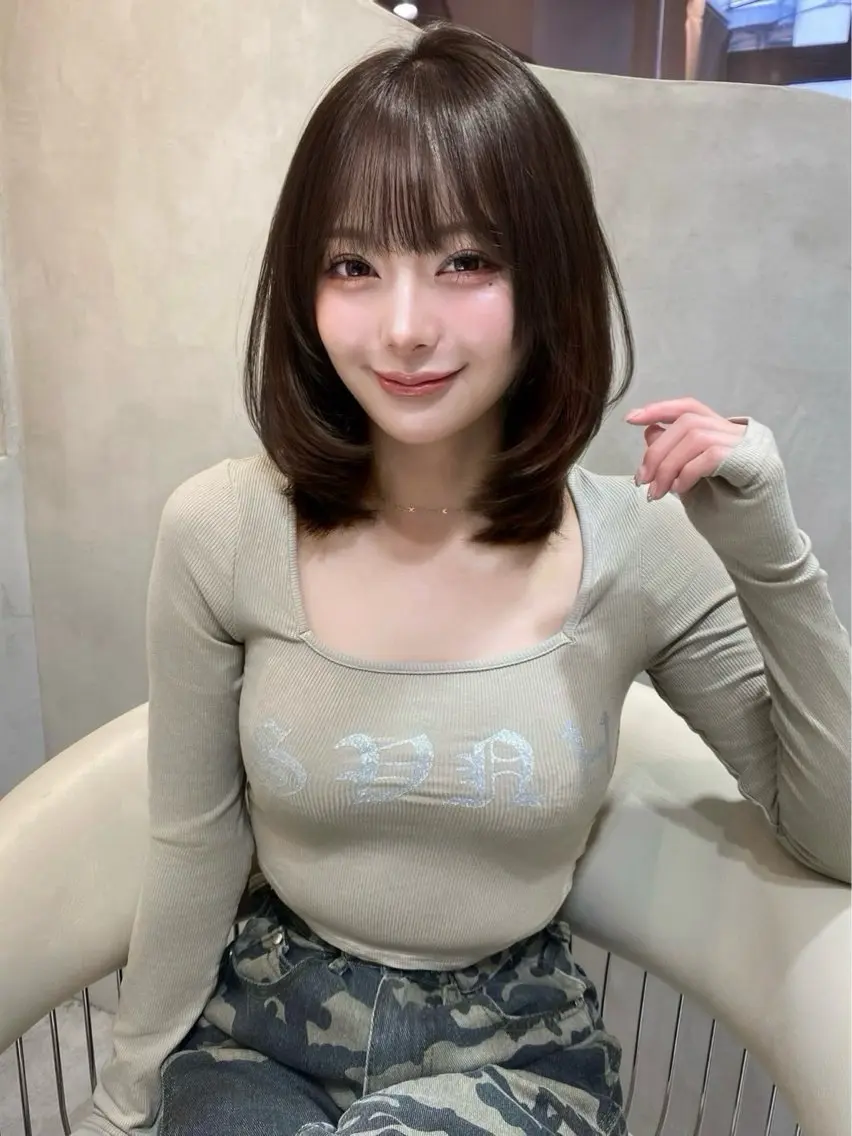 ミディアム ミディアムレイヤー くびれヘア 伸ばしかけ レイヤーカット 小顔カット カット ヘアカラー 髪質改善/はるみ🌙 韓国レイヤーのヘアスタイル