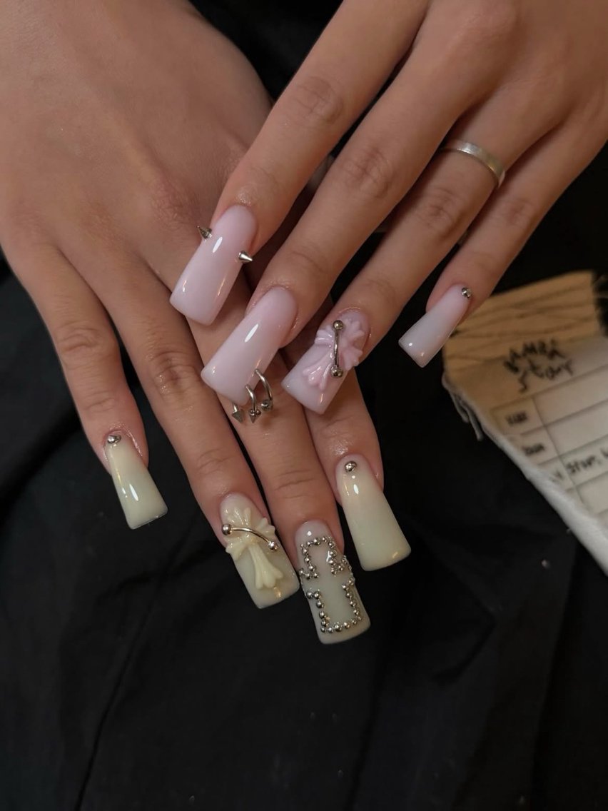ネイル アートネイル フレンチネイル ジェルネイル キラキラネイル 韓国ネイル ハンドネイル ICE Nailsのネイルデザイン
