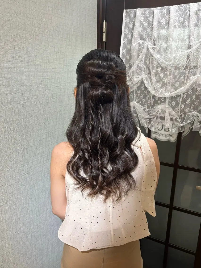 ロング ヘアアレンジ ハーフアップ ココシャル miranoのヘアスタイル