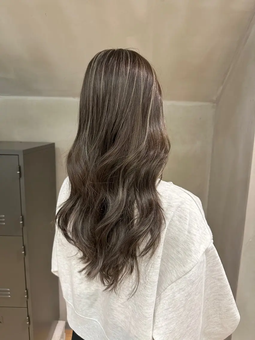【 立体感ハイライト＋トリートメント🧴】 立体感とツヤ感のある髪に仕上げます！の写真