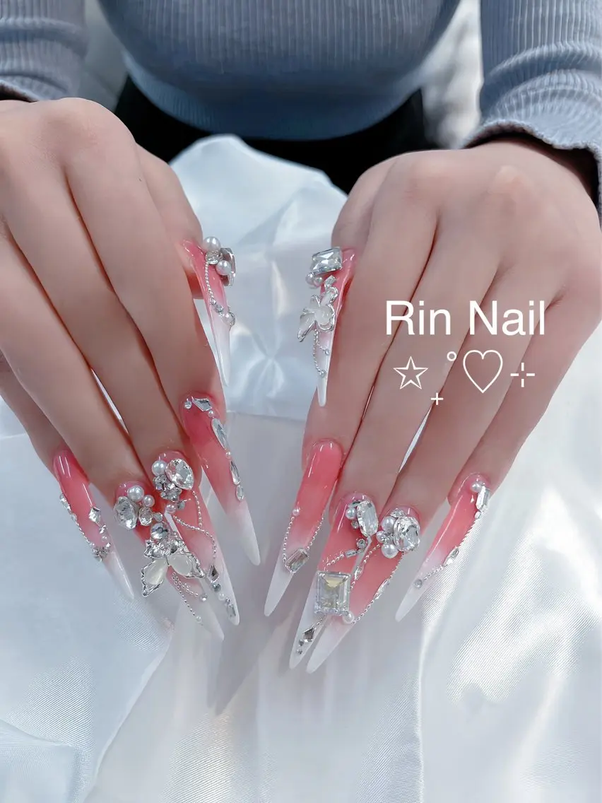 ネイル アートネイル チークネイル ジェルネイル ロングネイル マグネットネイル ハンドネイル Rin Nail 新大久保店のネイルデザイン