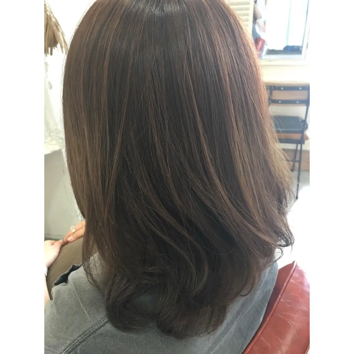 ミディアム カラー アッシュ ハイライトカラー オリーブアッシュ ハイライト fio マナミのヘアスタイル
