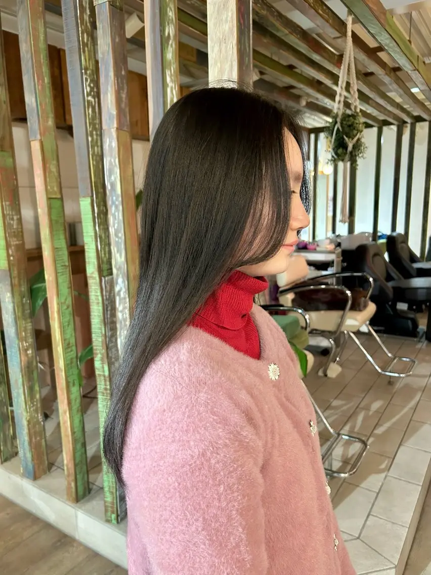 ロング 顔周りカット 白上 愛佳のヘアスタイル