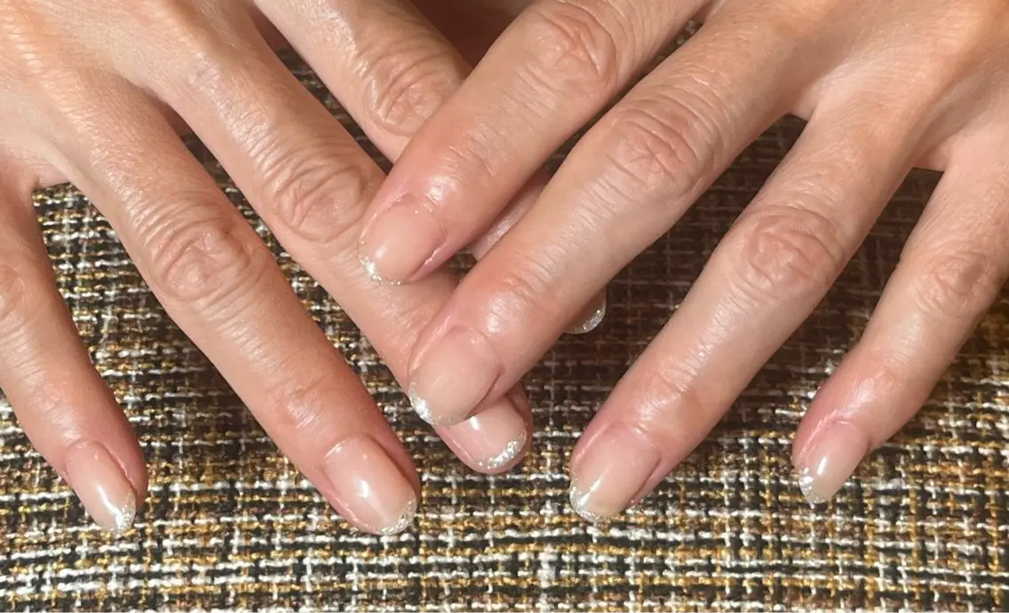 ネイル フレンチネイル キラキラネイル ラメ(グリッター) オフィスネイル ハンドネイル 〜Pearl me〜 Michiのネイルデザイン