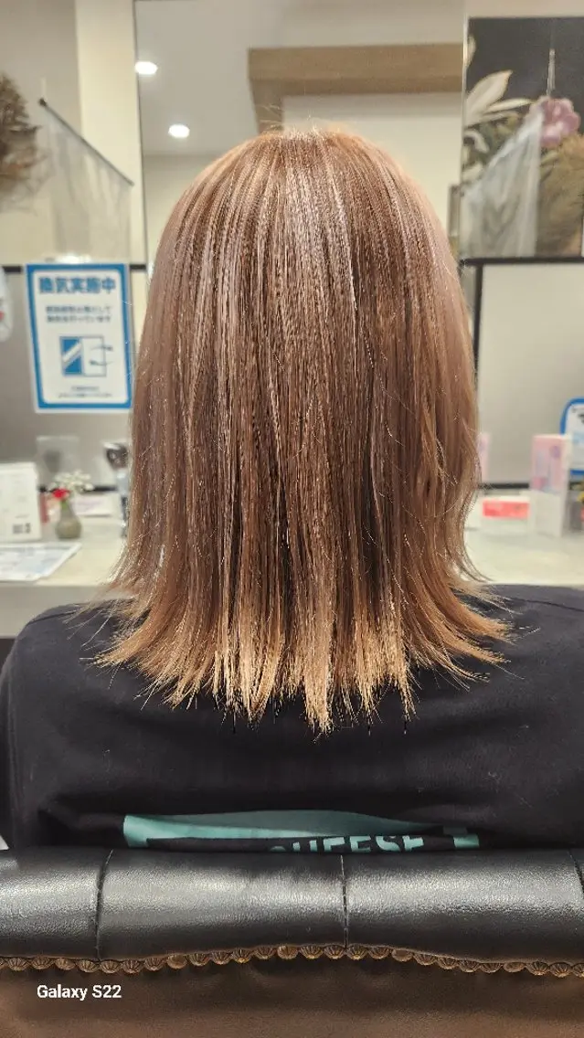 ミディアム カラー 橘 莉穂のヘアスタイル