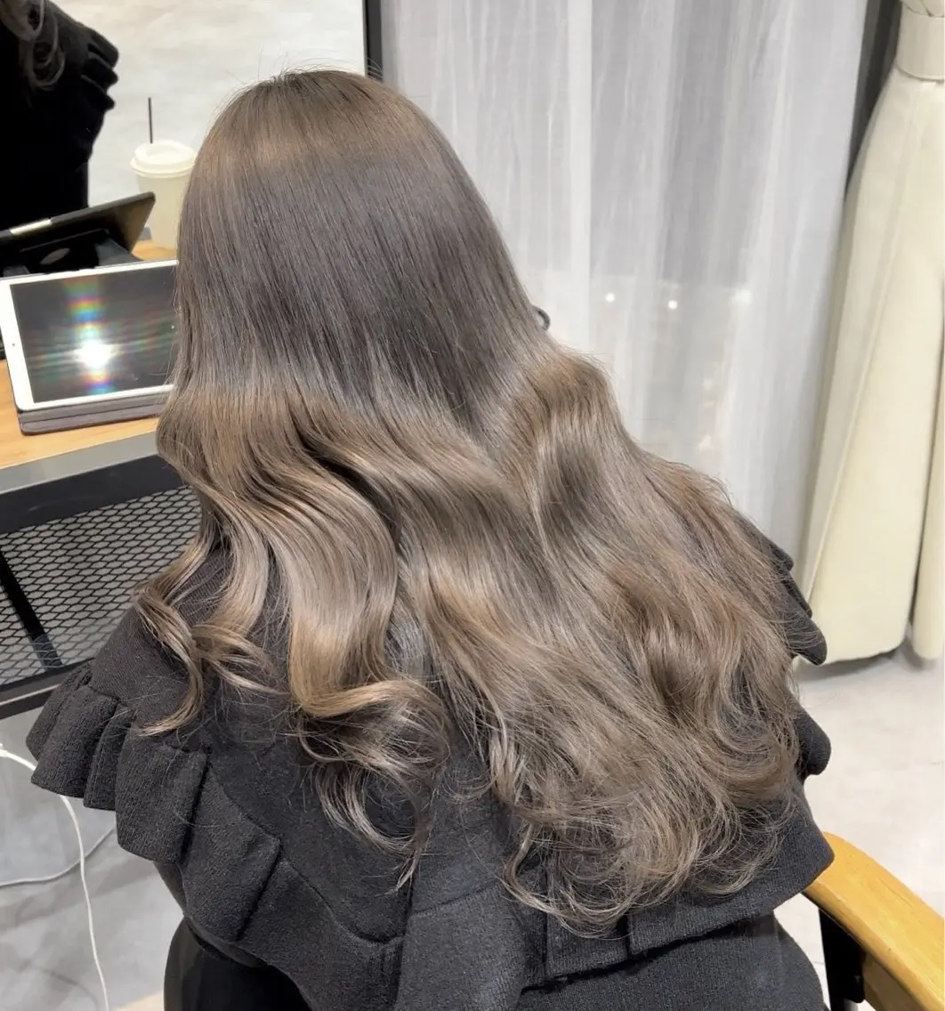 ロング ヘアカラー こはる.⋆𝜗𝜚／ 谷町／縮毛矯正のヘアスタイル