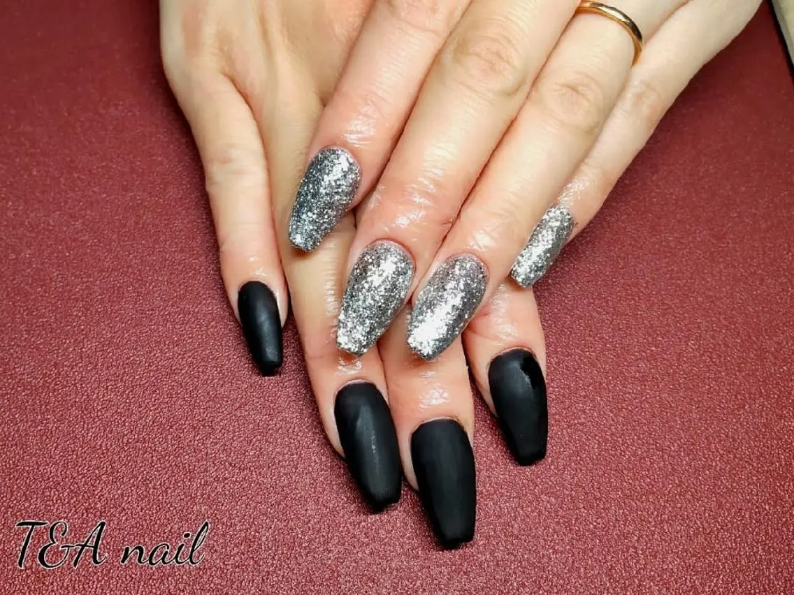 ミディアム ネイル クリスマス 長さ出し ジェルネイル ゴージャス マットネイル T&A nailのネイルデザイン