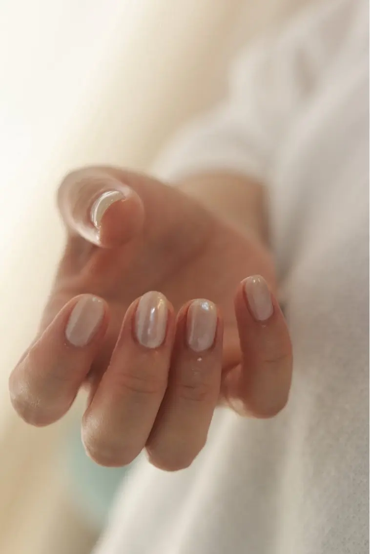 ネイル オーロラネイル ホワイト Lira nailのネイルデザイン