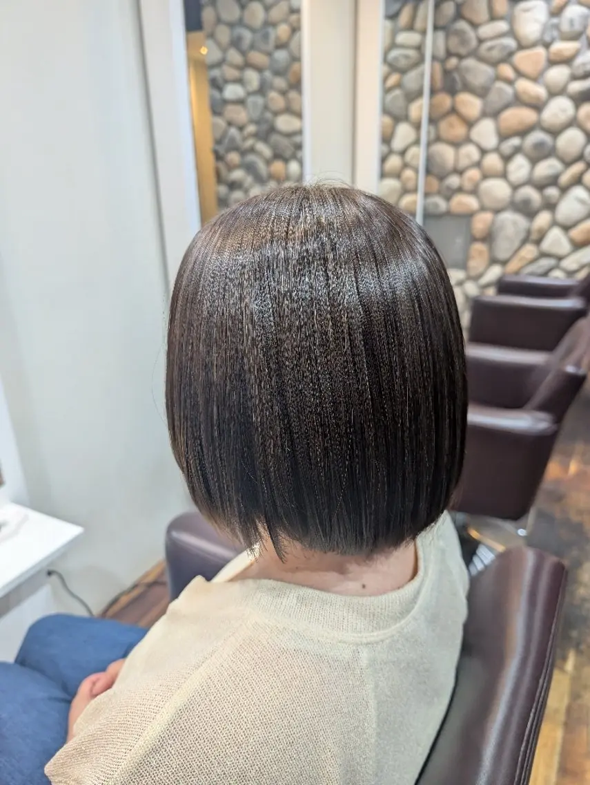 ミディアム August  梅原 千愛のヘアスタイル
