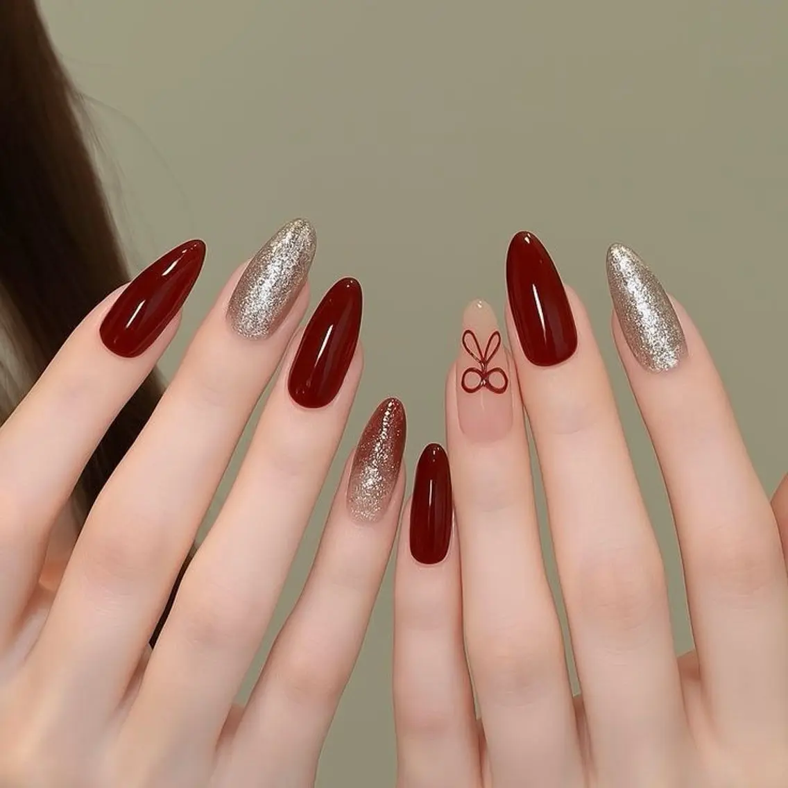 ネイル ボルドー フラッシュネイル ジェルネイル 韓国ネイル ラメ(グリッター) ハンドネイル ハンドケア Blingg NailStudioのネイルデザイン