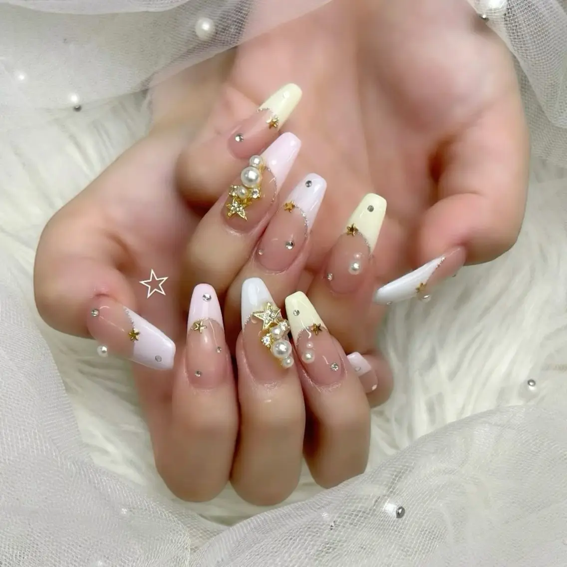 ネイル チークネイル ドット フットネイル フレンチネイル グラデーション ハンドネイル ハンドケア Nihonthy Nail 新宿のネイルデザイン