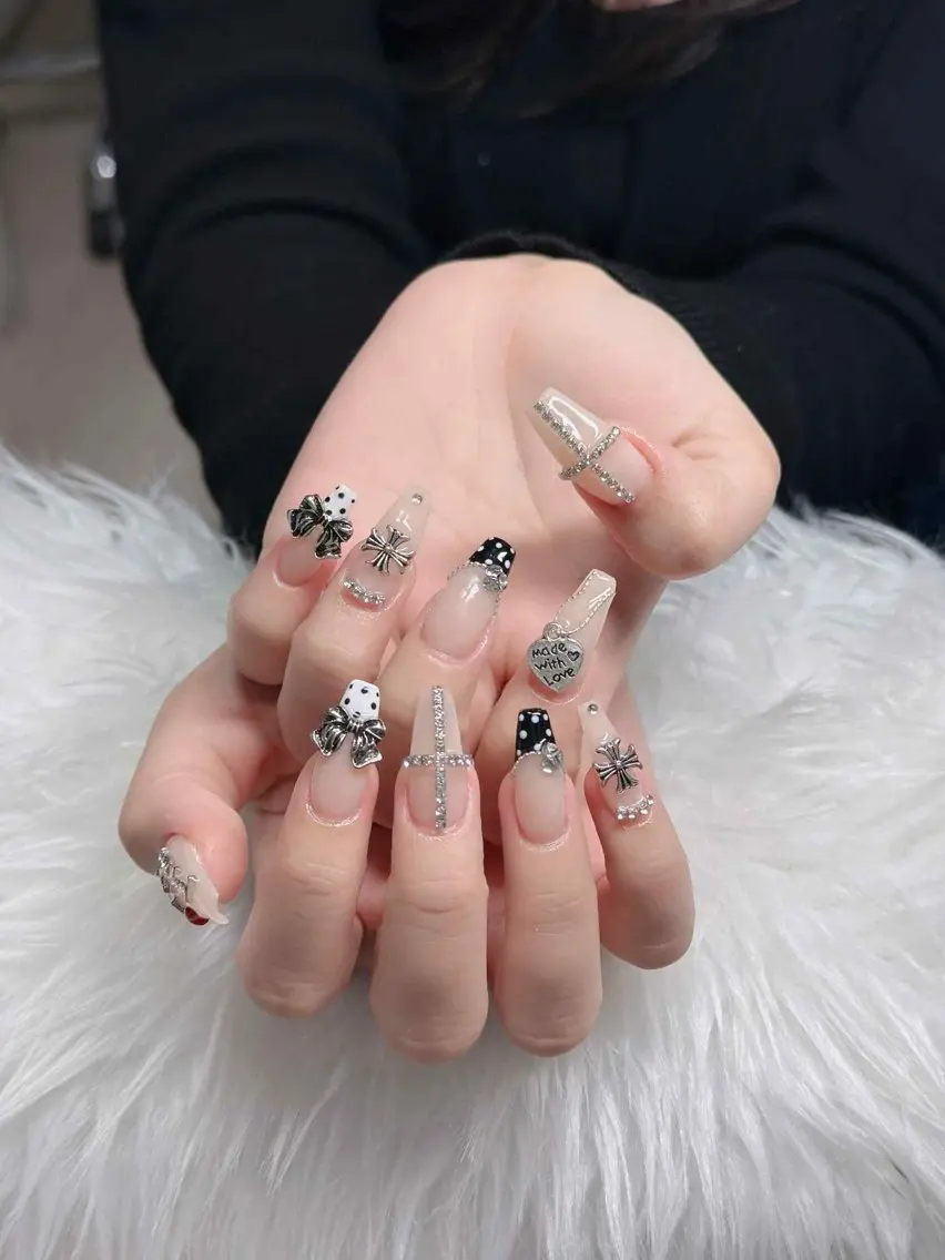 ネイル フレンチネイル ジェルネイル ハロウィン 韓国ネイル マグネットネイル ハンドネイル Hbaby nailのネイルデザイン