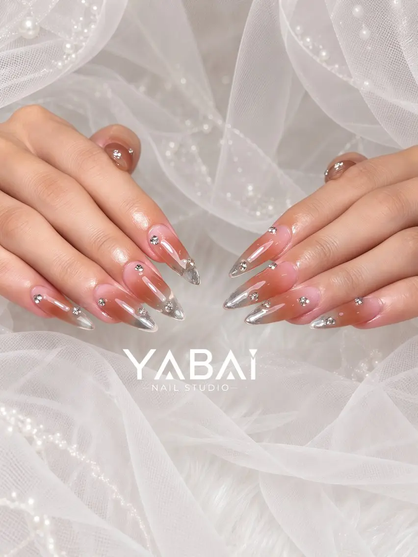 ネイル フレンチネイル キラキラネイル シルバー ストーンネイル YABAI NailStudioのネイルデザイン