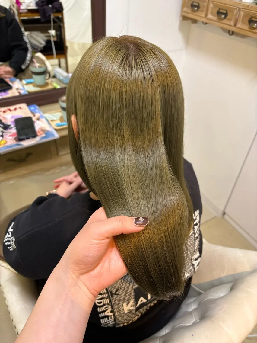 ミディアム カラー ベージュカラー ブリーチ オリーブベージュ ヘアカラー トリートメント eMuエミュ‪ ¨̮⃝ayakaのヘアスタイル