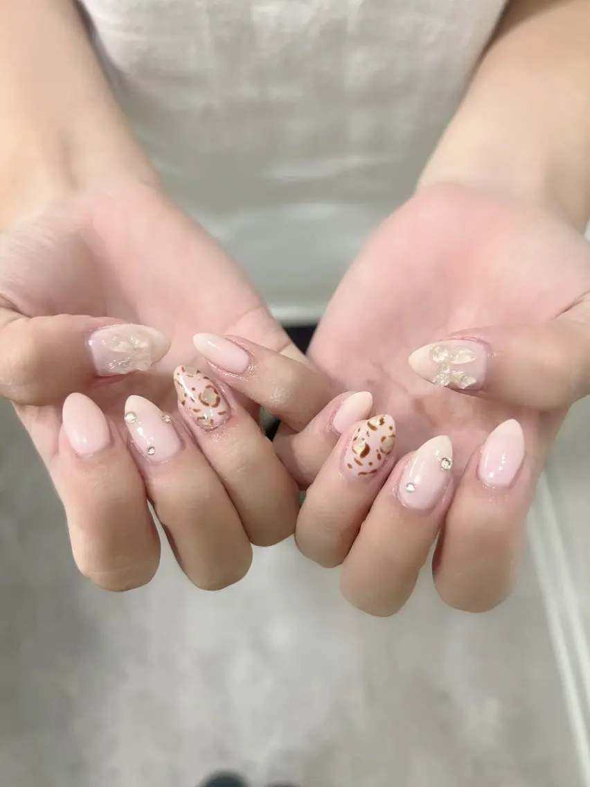 ネイル ガーリー ハンドネイル 🎀TIARA arisa🫧岐阜のネイルデザイン