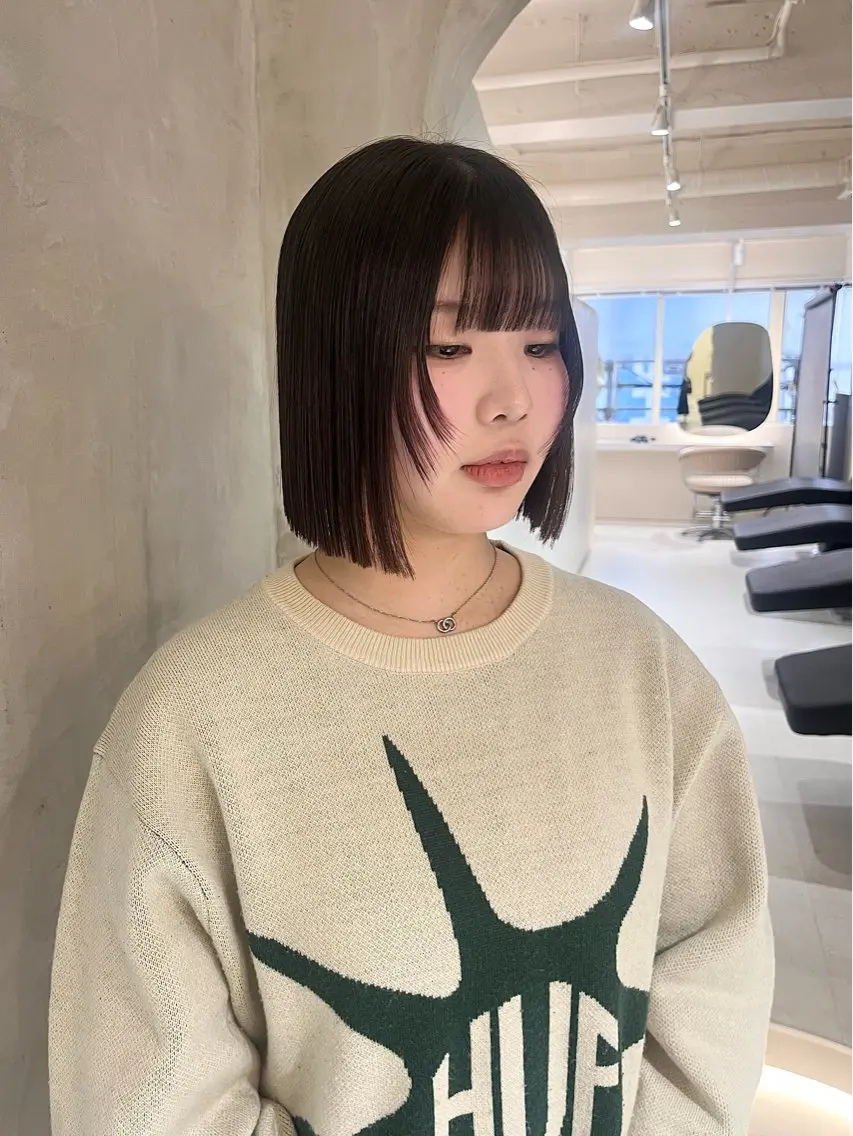ミディアム カット 縮毛矯正 トリートメント 切りっぱなしボブ/ 艶カラー/綾莉のヘアスタイル
