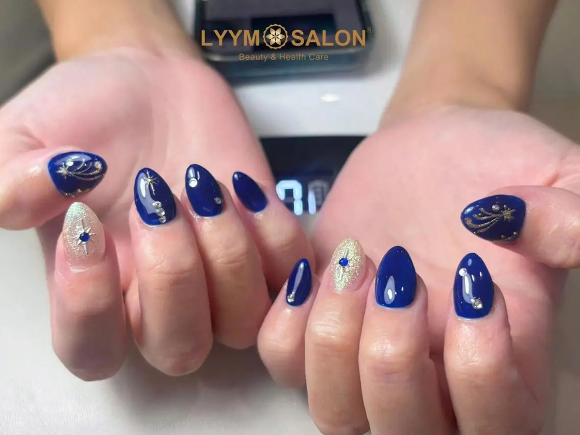 ネイル アートネイル ブルー ゴールド 韓国ネイル ネイビー ハンドネイル LYYM Salon ユキのネイルデザイン