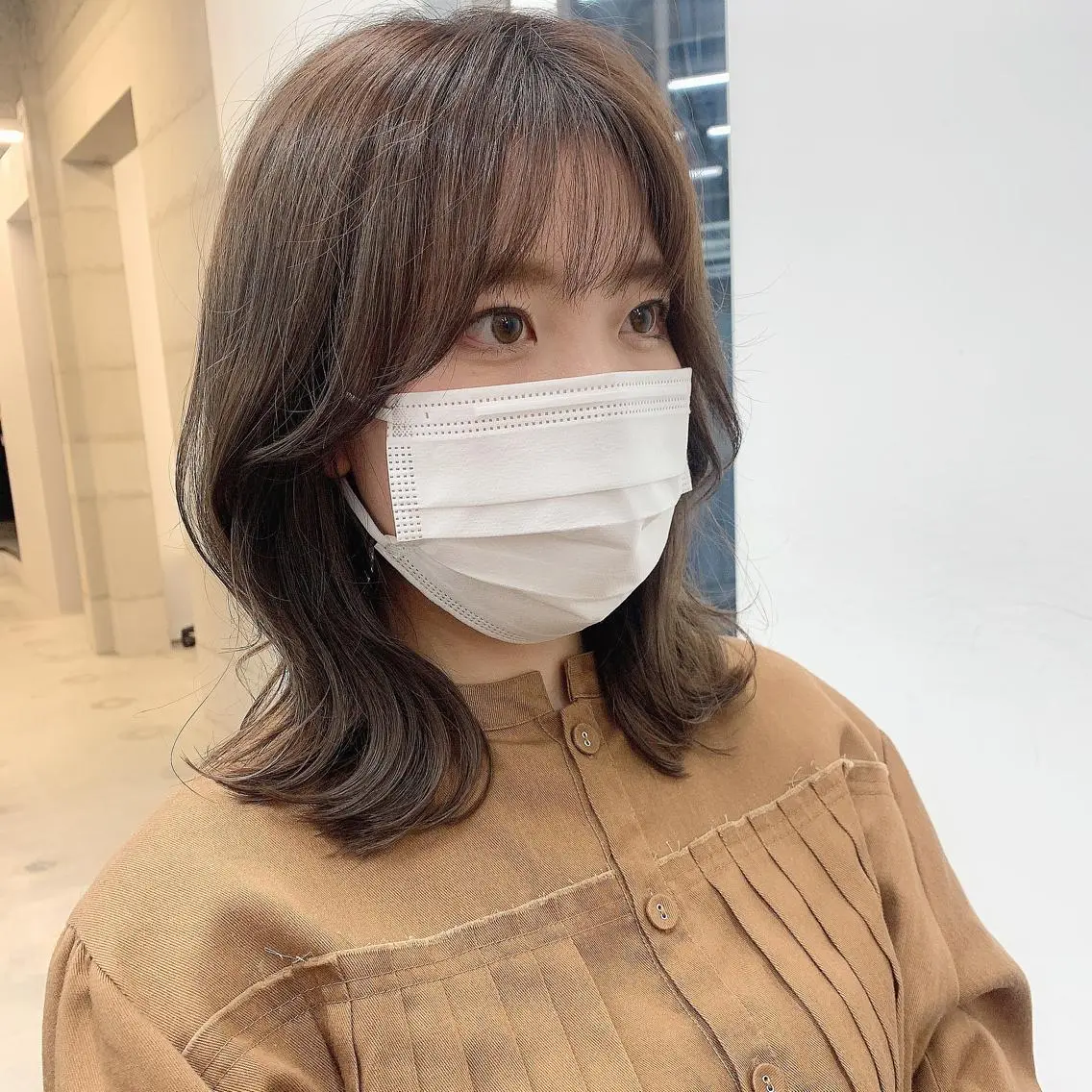 ミディアム カラー イヤリングカラー グレージュ インナーカラー くびれヘア 髪質改善 カット ヘアカラー トリートメント 透明感/オリーブ/ グレージュ/YUKAのヘアスタイル