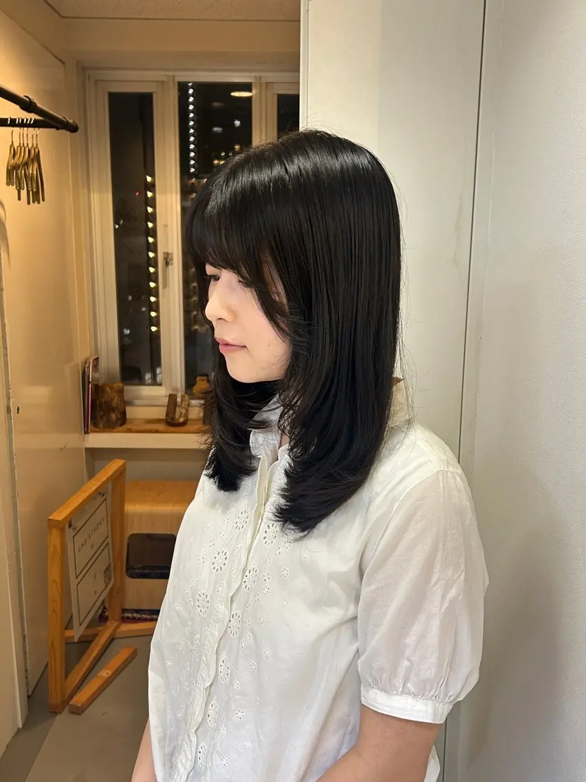 ミディアム レイヤーカット UNBIRTHDAY ゆづみのヘアスタイル