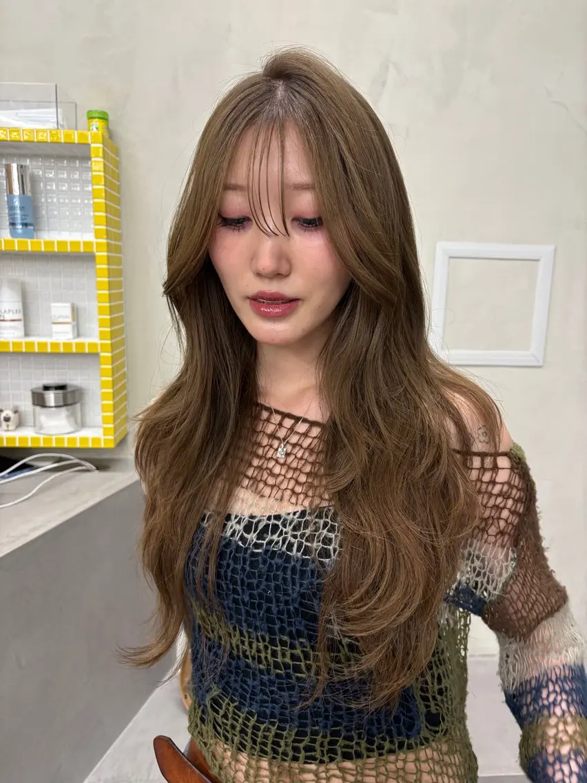 ロング カラー ベージュカラー ブリーチ オリーブベージュ カット ヘアカラー トリートメント yuuna/ ハッシュカット🎀のヘアスタイル