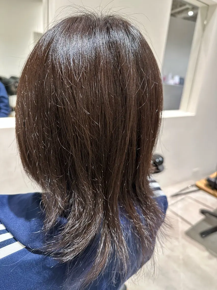 ミディアム ミディアムパーマ 髪質改善 レイヤーカット 松岡 陸弥のヘアスタイル