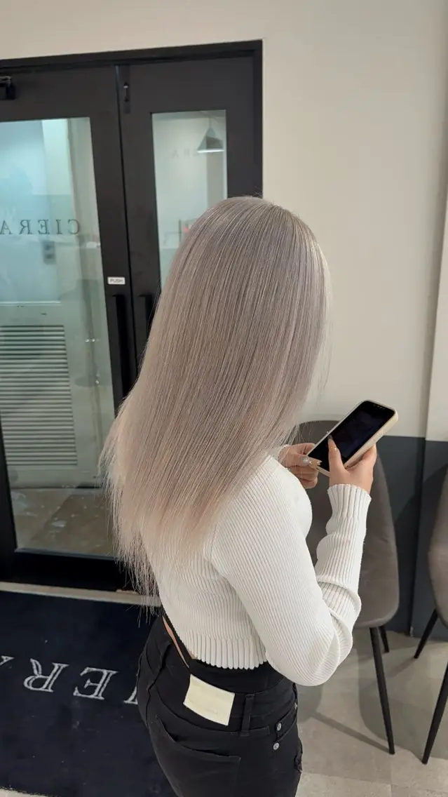 セミロング カラー ブリーチ ハイトーンカラー ヘアカラー トリートメント YUDAIブリーチ• カラー/心斎橋•難波のヘアスタイル
