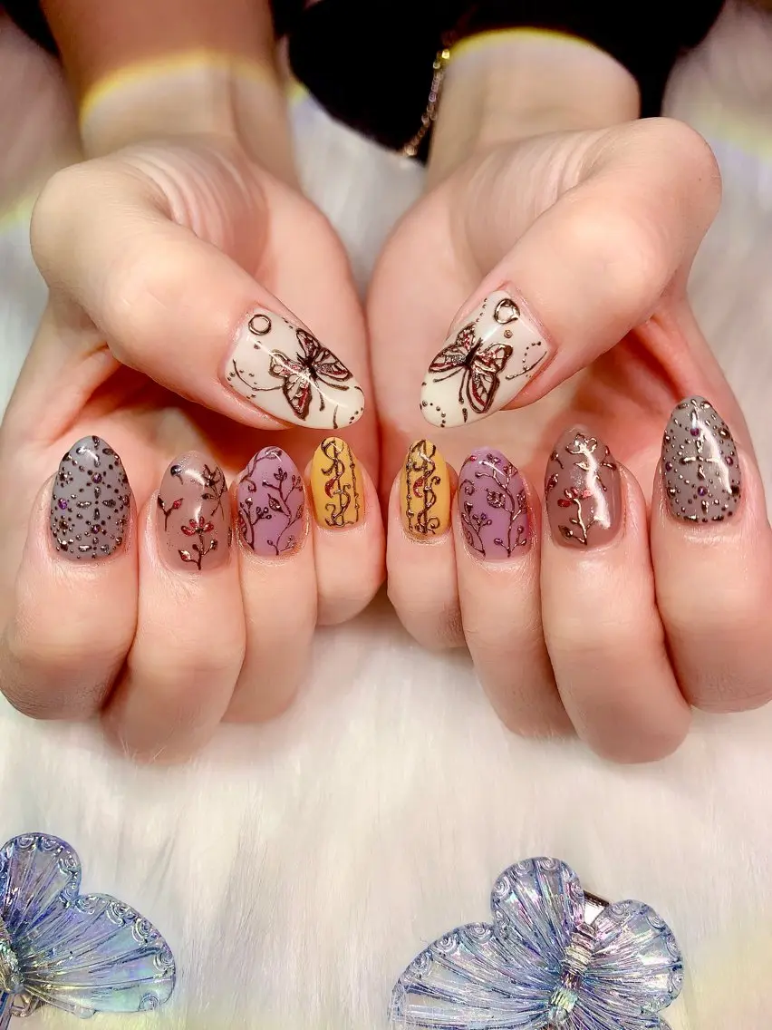 ネイル アートネイル ゴールド キラキラネイル ミラーネイル 持ち込み 3Dアートネイル💗 都築レナのネイルデザイン