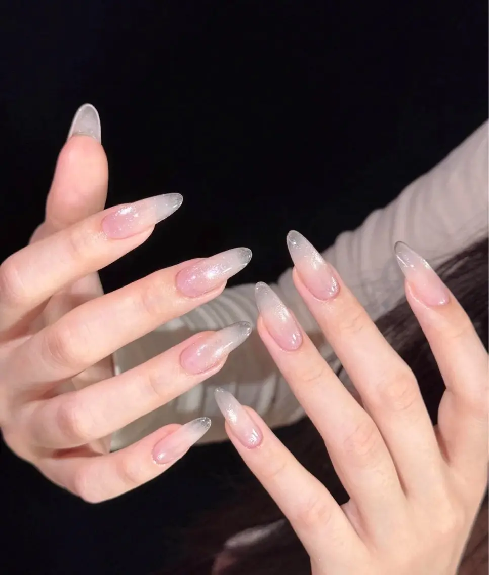 ネイル フラワーネイル フレンチネイル ガーリー キラキラネイル 韓国ネイル ハンドネイル ハンドケア Anna Melia Nailのネイルデザイン