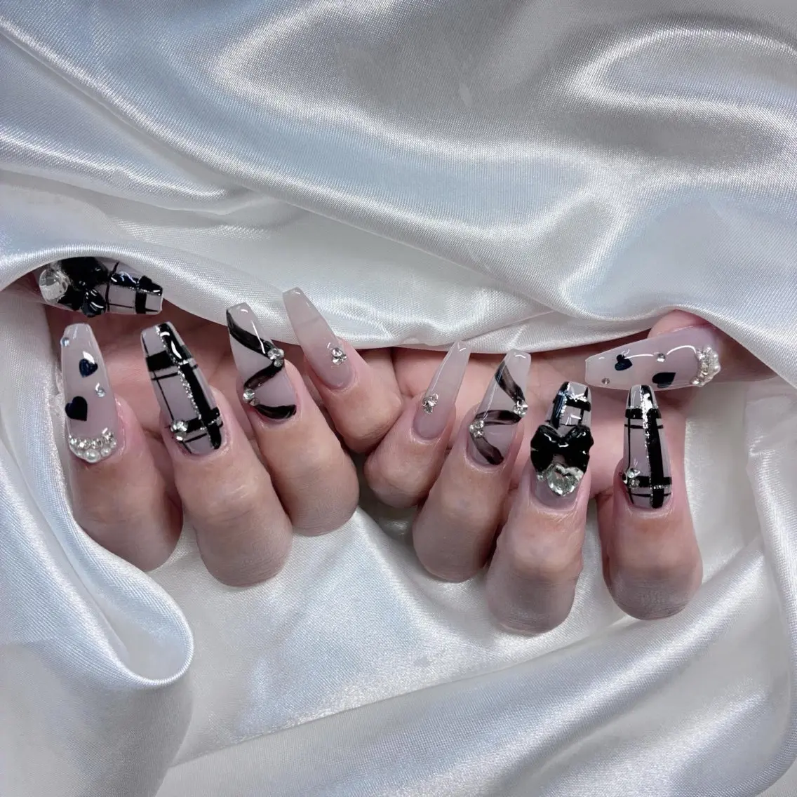 ネイル 桜ネイル フレンチネイル グラデーション 韓国ネイル マグネットネイル ハンドネイル Squen Nail shinjukuのネイルデザイン