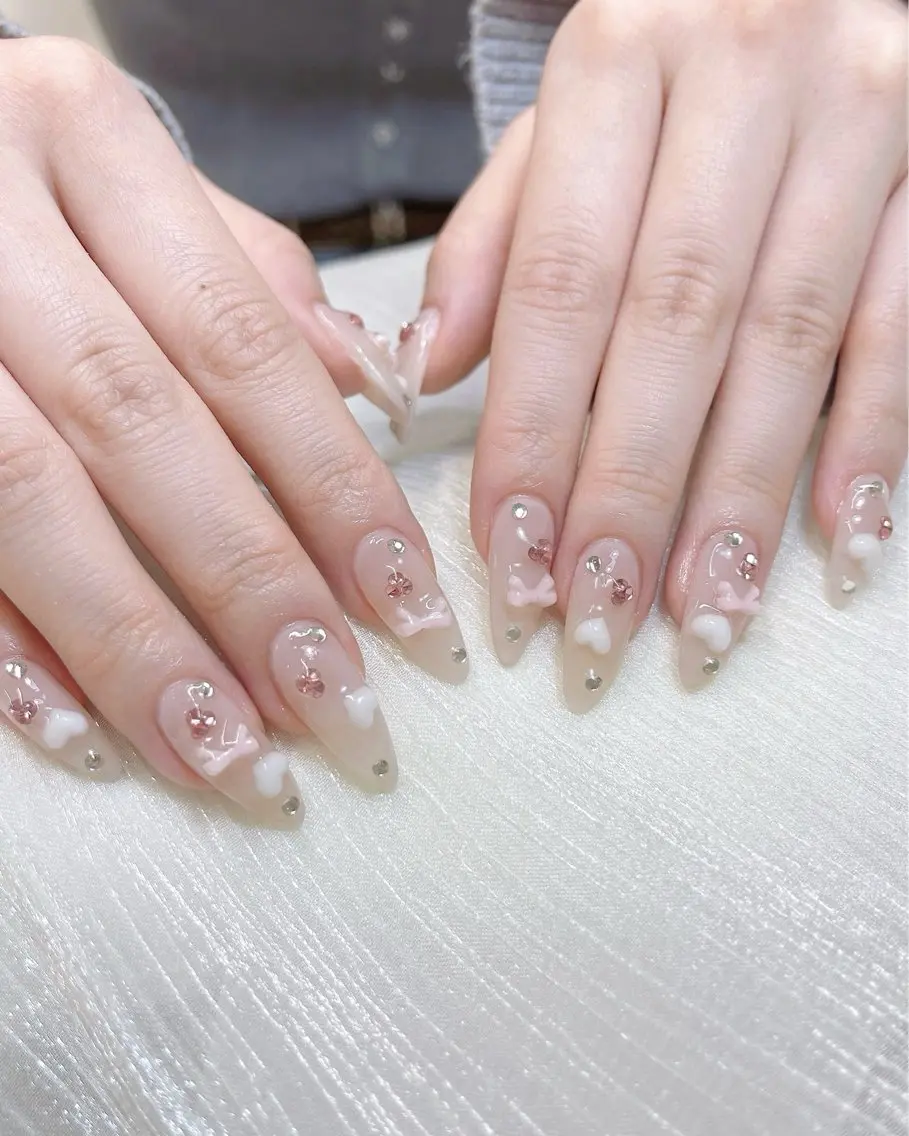 ネイル チークネイル フレンチネイル ハート キラキラネイル 韓国ネイル ハンドネイル Speraネイル 大宮店🎀のネイルデザイン