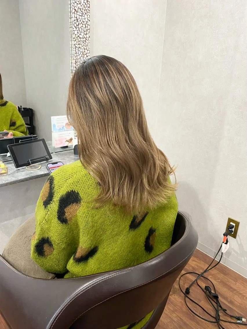 セミロング ＳＨＩ ＺＵのヘアスタイル