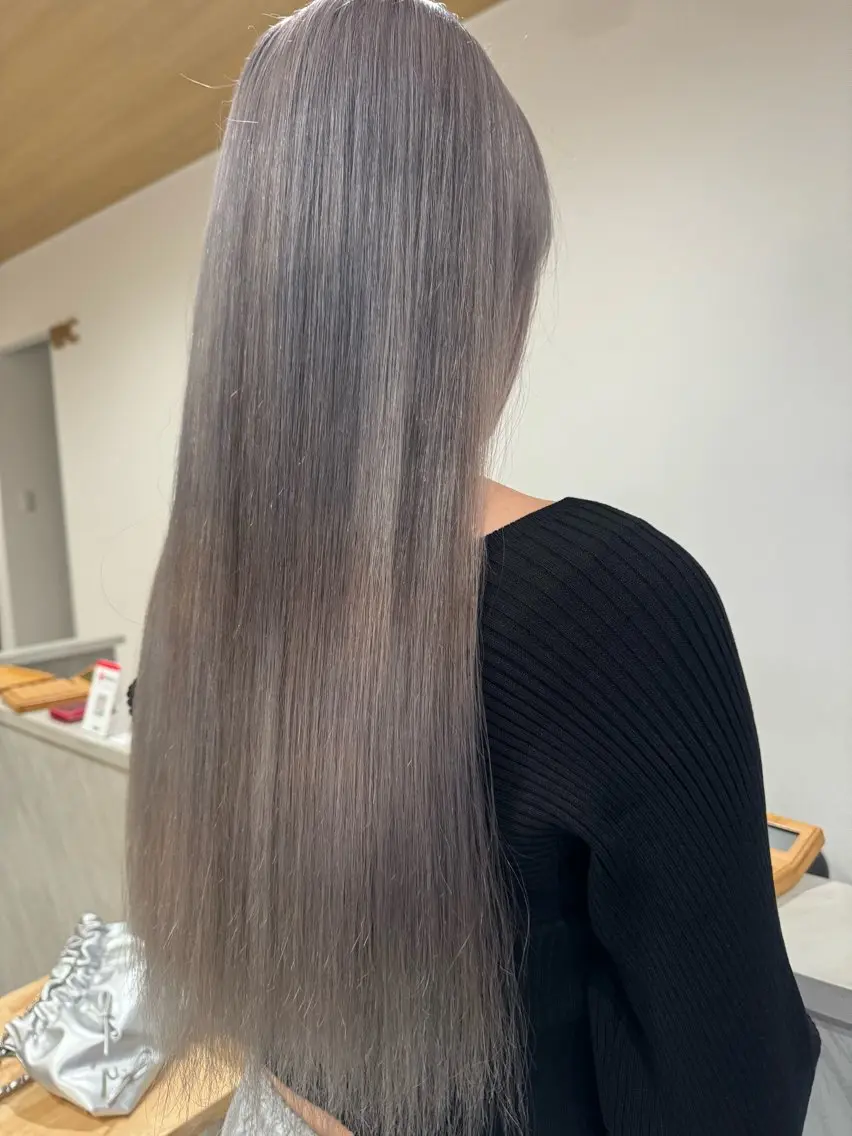 カラー ブリーチ グレージュ シルバー シルバーグレージュ ma hiのヘアスタイル