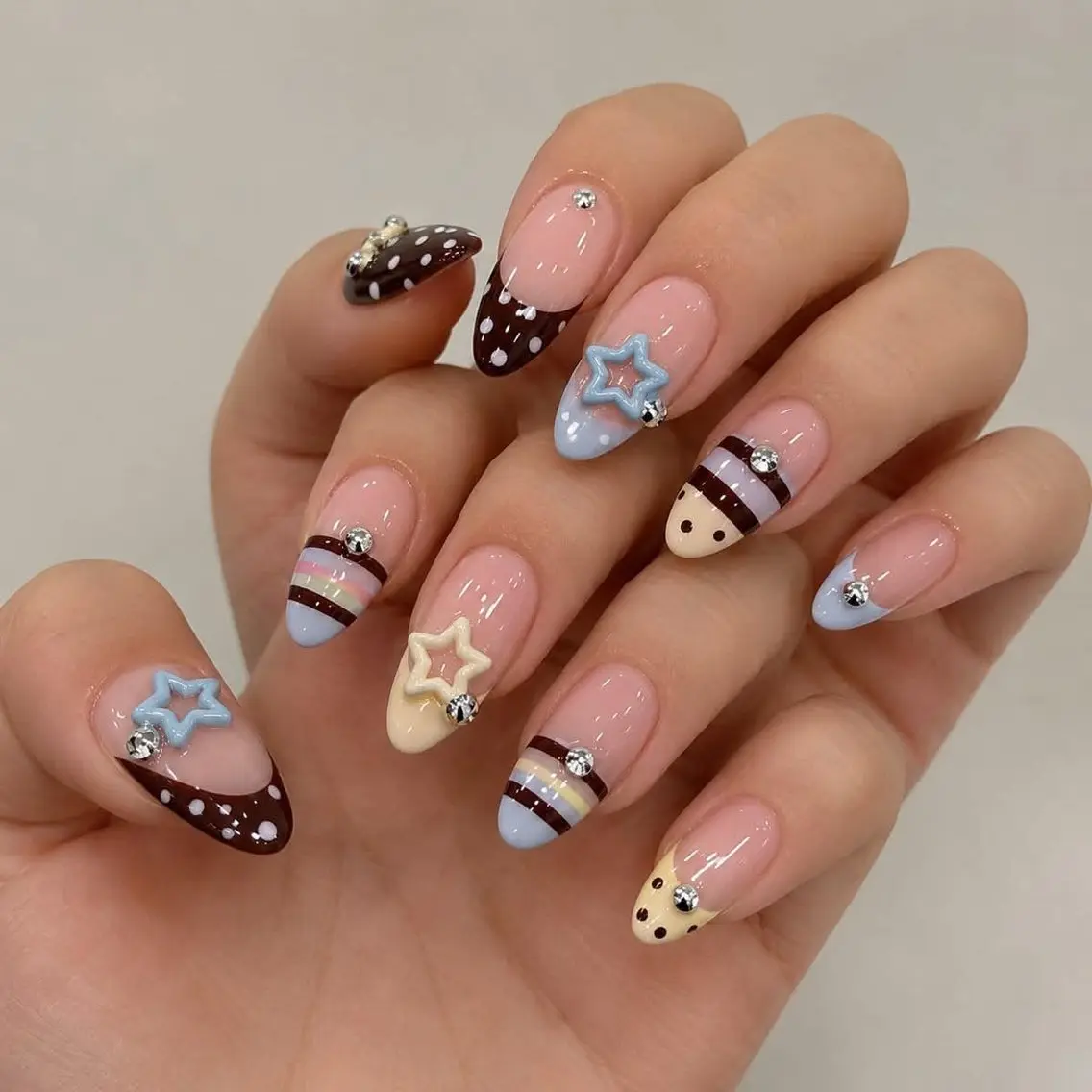 ネイル チークネイル ドット フレンチネイル グラデーション 韓国ネイル ハンドネイル Lisa Nail Salonのネイルデザイン