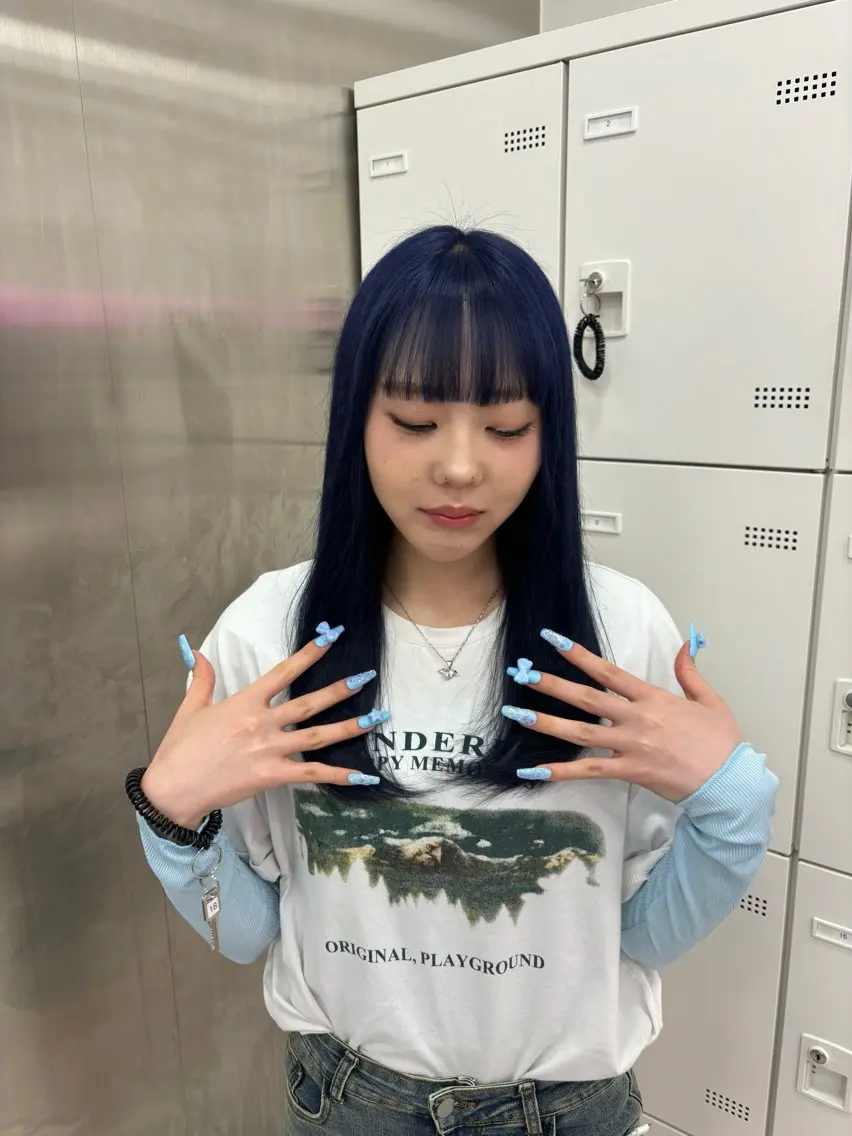 ロング カラー 抜け感レイヤー︴ ニュアンスカラーのヘアスタイル