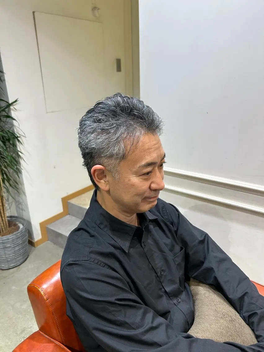 ショート カラー パーマ メンズ 新谷 虎太郎のヘアスタイル